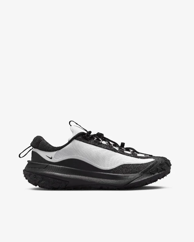 Comme Des Garçons Homme Plus - Nike ACG Mountain Fly 2 Low Sneakers - (Black/White)